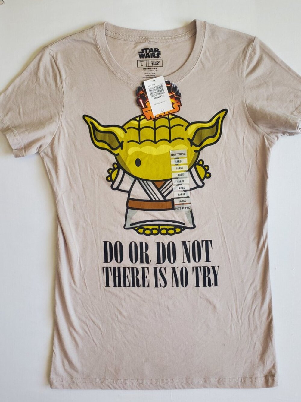 NWT Star Wars Yoda "Do Or Do Not" Chibi Graphic Tee - Beige / Tan Large Slim-Fit